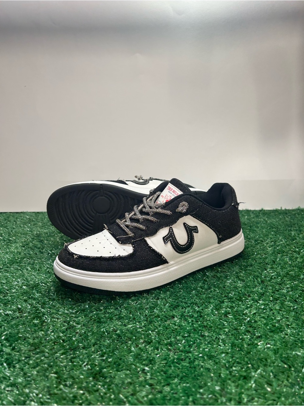 True Religion Black Frayed Denim Horseshoe Low Top Sneakers Size 7